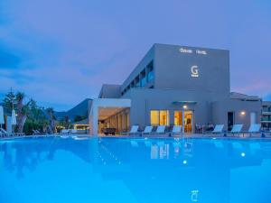 Bazén v ubytování CNic Gemini Hotel nebo v jeho okolí
