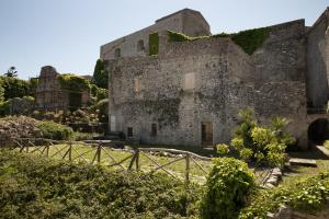 an old stone building with ivy growing on it at Bella Vista b&b in Erice