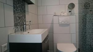 Koupelna v ubytování B&B De Reede + 27 fotografií