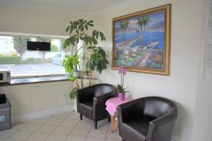 a waiting room with two chairs and a pink table at Valley Hotel in Rosemead