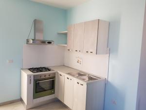 A kitchen or kitchenette at CASA & RELAX