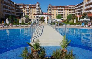 Piscine de l'établissement Apartment 32 Royal Sun ou située à proximité