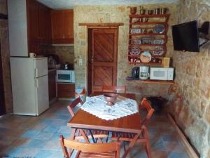 A kitchen or kitchenette at Rosalia Apartments