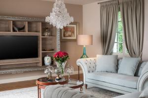 a living room with a couch and a tv at Villa Ivana in Vabriga