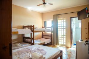 a room with four bunk beds and a tv at Pousada Solar Dona Dora in Capitólio +104 photos
