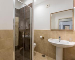 Koupelna v ubytování Zlatni Bol Apartments + 37 fotografií