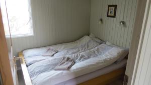 Łóżko lub łóżka w pokoju w obiekcie Hvammur 1 with private hot tub