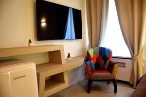 a room with a desk and a chair and a television at Le Suite del Duomo in Cava deʼ Tirreni