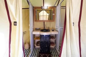 Ένα μπάνιο στο Erg chebbi desert camp