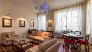 A seating area at Casa Brenna Tosatto Art Experience