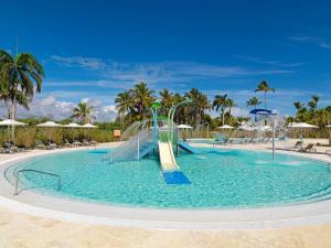 Bazén v ubytování Meliá Caribe Beach Resort-All Inclusive nebo v jeho okolí