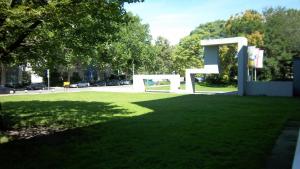 a grassy area with a sculpture in a park at Jugendherberge-Berlin-International in Berlin