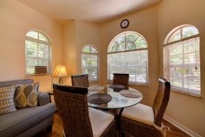 Χώρος καθιστικού στο Beautiful property on Siesta Key