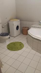A bathroom at Komfort Apartman
