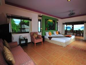 Postel nebo postele na pokoji v ubytování Koh Ngai Cliff Beach Resort + 32 fotografií