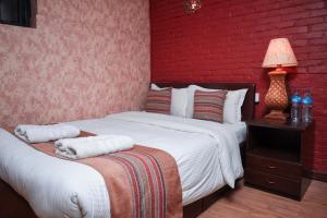 Ένα ή περισσότερα κρεβάτια σε δωμάτιο στο Nepal Pavilion Inn