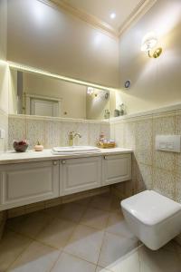 Ванная комната в Sweet Home near Svobody Avenue