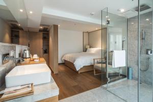 Una cama o camas en una habitación de Bai Yun Qin She Boutique