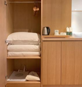 Una cama o camas en una habitación de Bai Yun Qin She Boutique