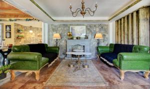 Hotel Lakeside Inn Nainital的休息区