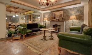 Hotel Lakeside Inn Nainital的休息区