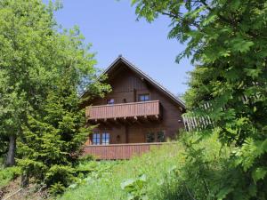 Das Gebäude in dem sich das Ferienhaus befindet