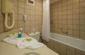 Ванная комната в Leonardo Club Hotel Dead Sea - Все включено