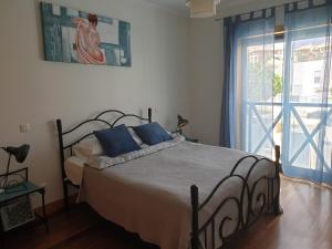 En eller flere senge i et værelse på Albufeira Oura Beach V4 Villa Marisa with private Pool + 17 billeder