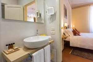 Postel nebo postele na pokoji v ubytování Hotel Villa Marsili