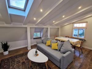 a living room with a couch and a bed at Sopot Przy Plaży in Sopot