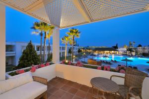 Bazén v ubytování Vincci Resort Costa Golf nebo v jeho okolí