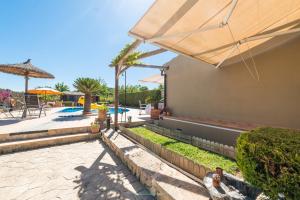 Bazén v ubytování Finca Son Macia, amplia piscina, jardines en Selva, cerca de playas nebo v jeho okolí