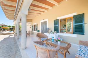Balkón nebo terasa v ubytování Finca Son Macia, amplia piscina, jardines en Selva, cerca de playas