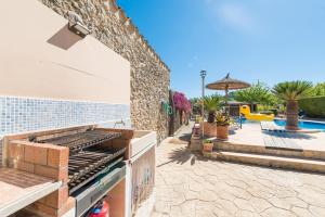 Bazén v ubytování Finca Son Macia, amplia piscina, jardines en Selva, cerca de playas nebo v jeho okolí