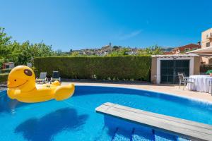 Bazén v ubytování Finca Son Macia, amplia piscina, jardines en Selva, cerca de playas nebo v jeho okolí