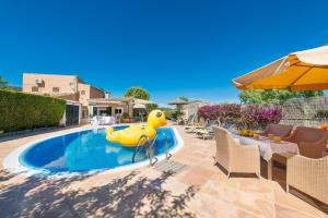 Bazén v ubytování Finca Son Macia, amplia piscina, jardines en Selva, cerca de playas nebo v jeho okolí