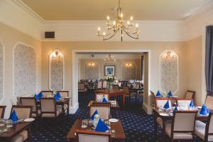 Posezení v ubytování Sunninghill Hotel