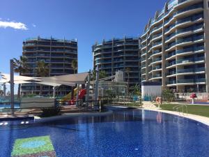 Bazén v ubytovaní SEA SENSES - Punta Prima - VISTA AL MAR alebo v jeho blízkosti