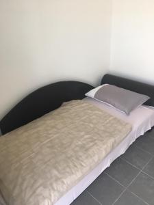 Ένα ή περισσότερα κρεβάτια σε δωμάτιο στο Tocc Apartman