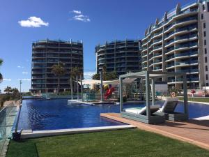 Bazén v ubytovaní SEA SENSES - Punta Prima - VISTA AL MAR alebo v jeho blízkosti