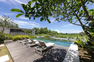 Hideaway Villas Bali Uluwatu by Kanaan Hospitality tesisinde veya buraya yakın yüzme havuzu