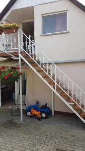 CSALÁD-BARÁT APARTMAN 8638 Balatonlelle, Temető utca 6. Hátsó épület felső szint kép - 2