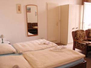 Postel nebo postele na pokoji v ubytování Hotel Richthofen