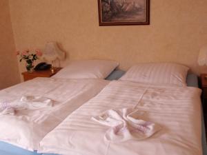 Postel nebo postele na pokoji v ubytování Hotel Richthofen