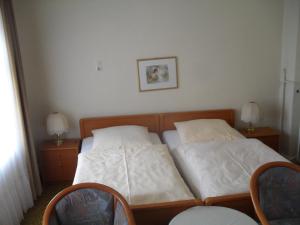 Postel nebo postele na pokoji v ubytování Hotel Richthofen