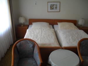 Postel nebo postele na pokoji v ubytování Hotel Richthofen