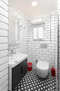 A bathroom at Mono Hotel