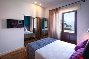 A bed or beds in a room at Mono Hotel