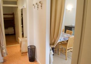 Posezení v ubytování App4rent Saturno 4 - family apartment, wifi, parking