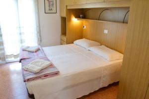 Postel nebo postele na pokoji v ubytování App4rent Saturno 4 - family apartment, wifi, parking